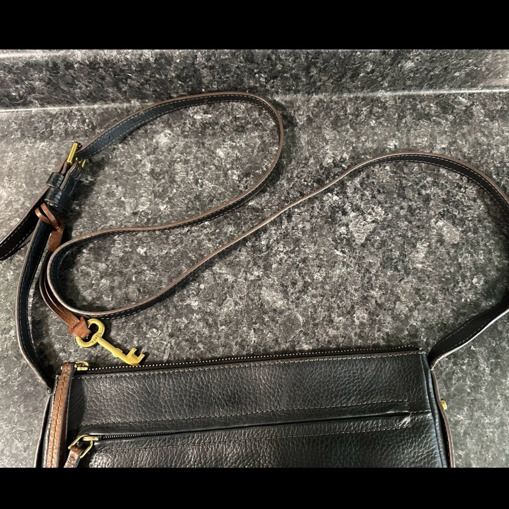 Fossil Pebbled Leather Black Crossbody Bag w/ Tassel Pull - Picture 5 of 14